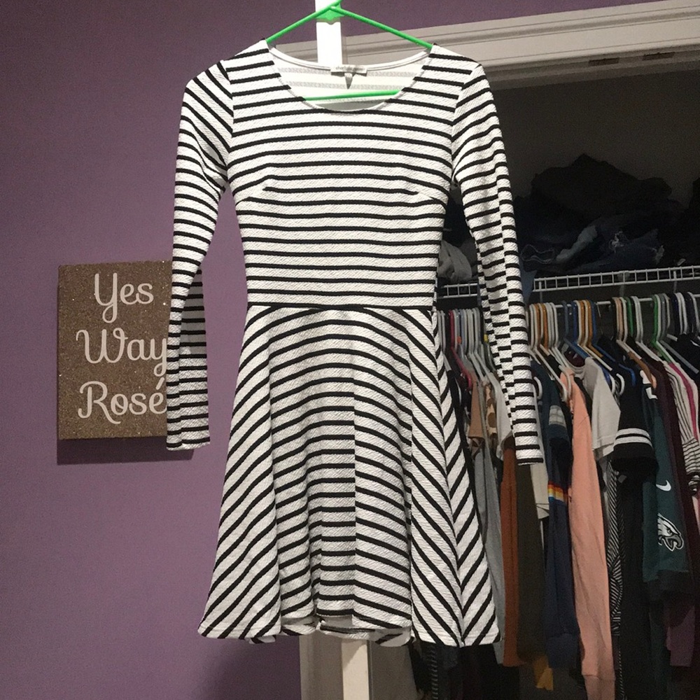 Dress - Picture 2 of 3